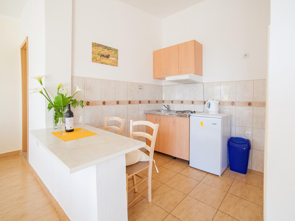 Apartments Viktorija Petrovac Room photo