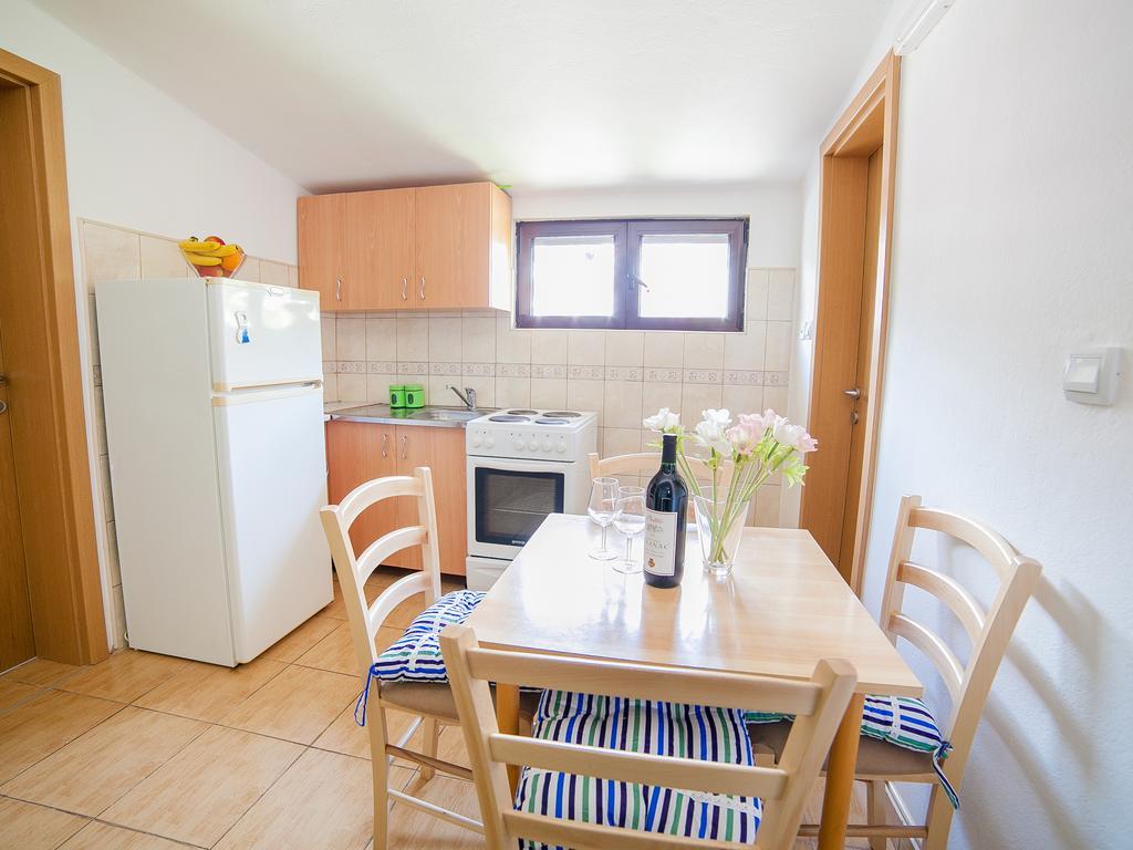 Apartments Viktorija Petrovac Room photo
