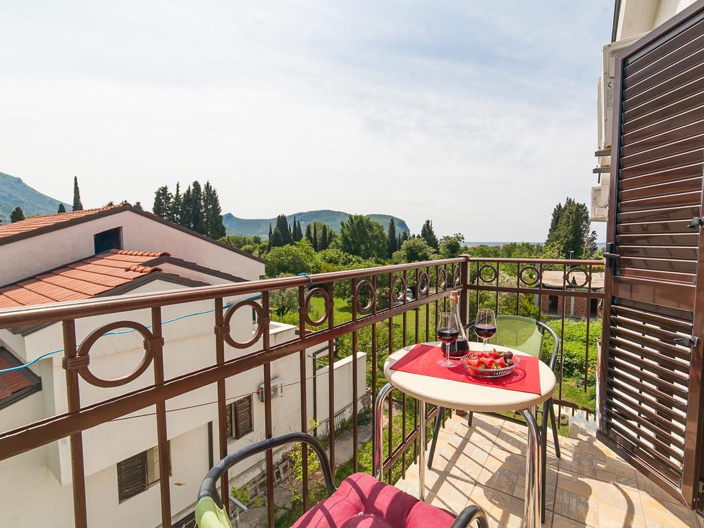 Apartments Viktorija Petrovac Exterior photo